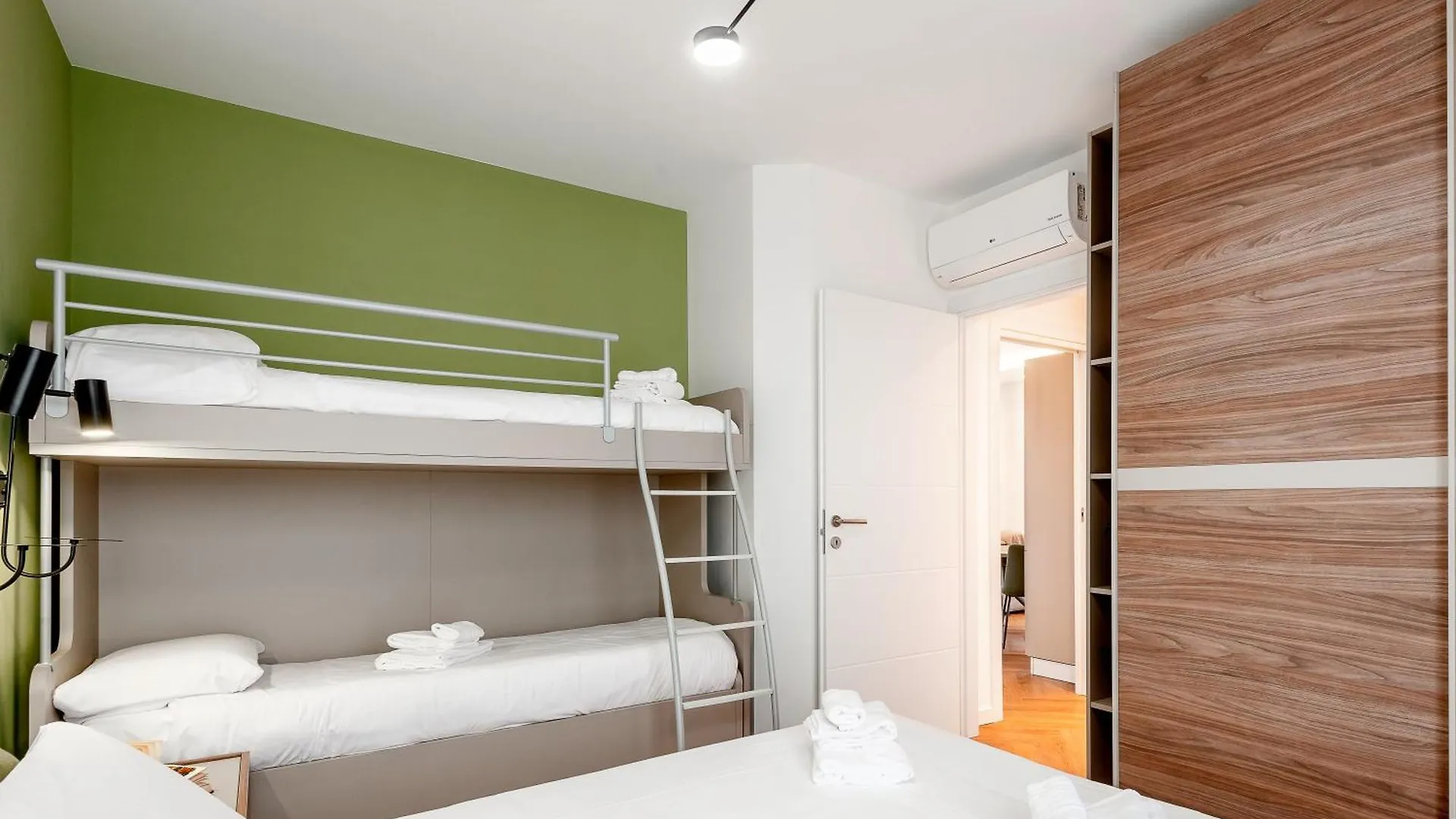 Stayeasy Argelati40 - Penthouse With 2 Bedrooms, 2 Bathrooms And Terrace - Navigli Milan 0*,