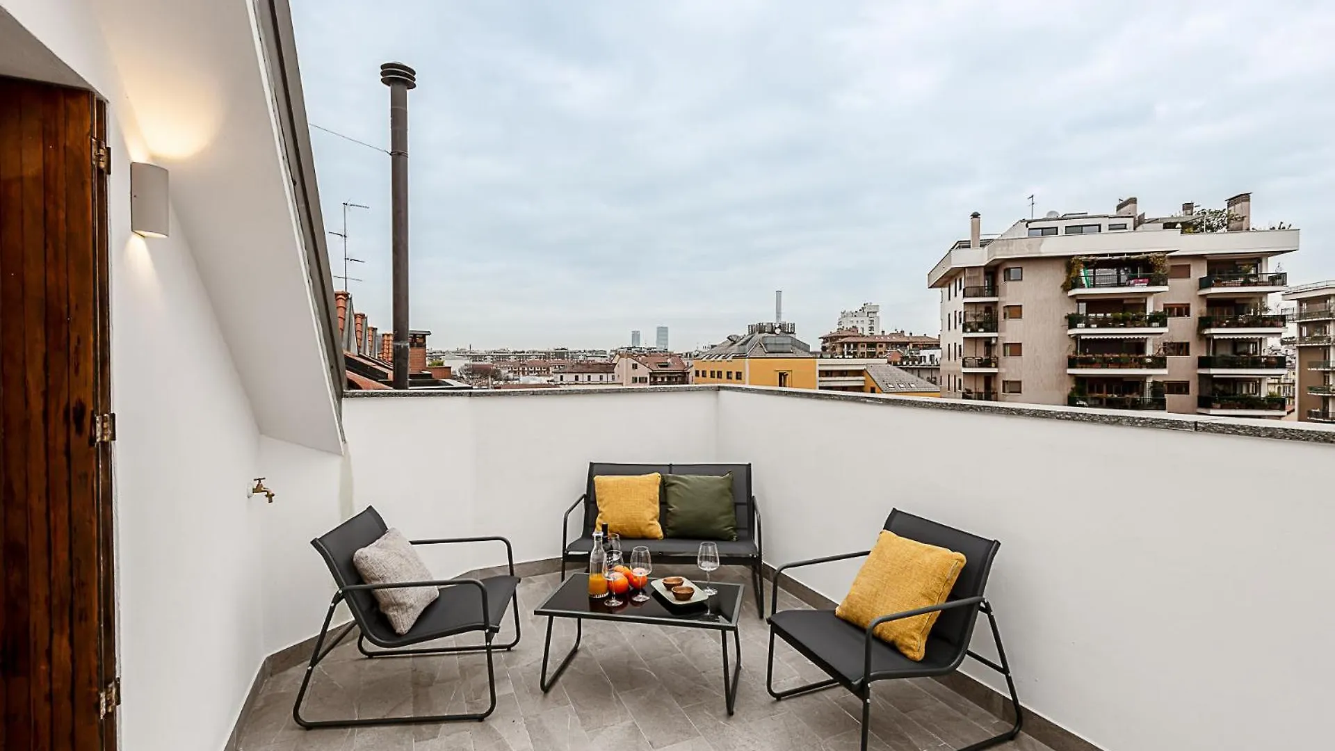 Apartment Stayeasy Argelati40 - Penthouse With 2 Bedrooms, 2 Bathrooms And Terrace - Navigli Milan Italy