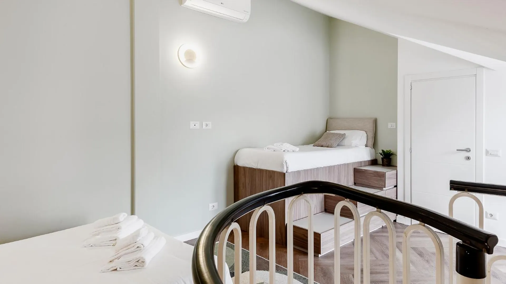 Stayeasy Argelati40 - Penthouse With 2 Bedrooms, 2 Bathrooms And Terrace - Navigli Milan Italy